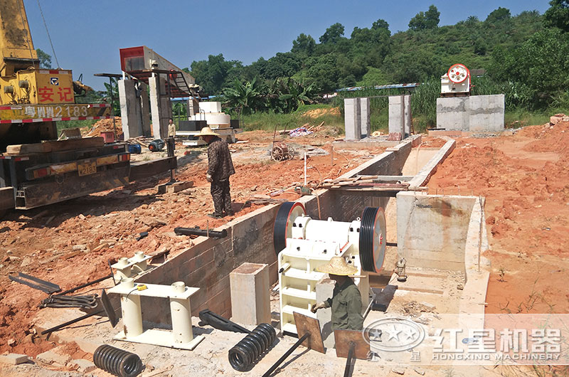 细颚式江南在线手机版（大中国区）-300x1300鄂破出料粒度是多少，价格及参数