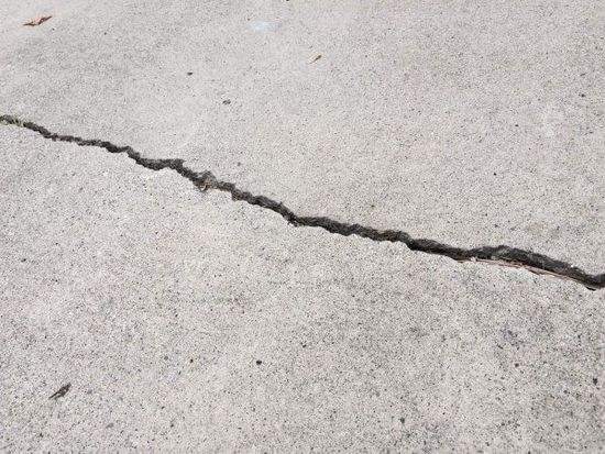 易开裂混凝土