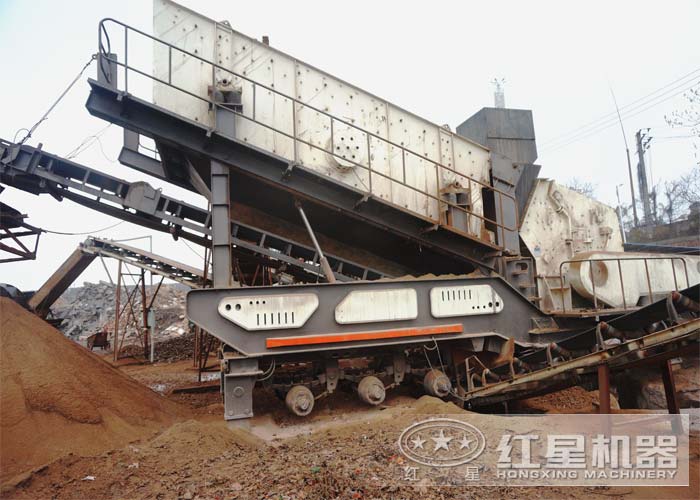 建筑垃圾移动破碎站工作图