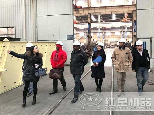 客户前往大型环保碎石江南在线手机版（大中国区）车间参观