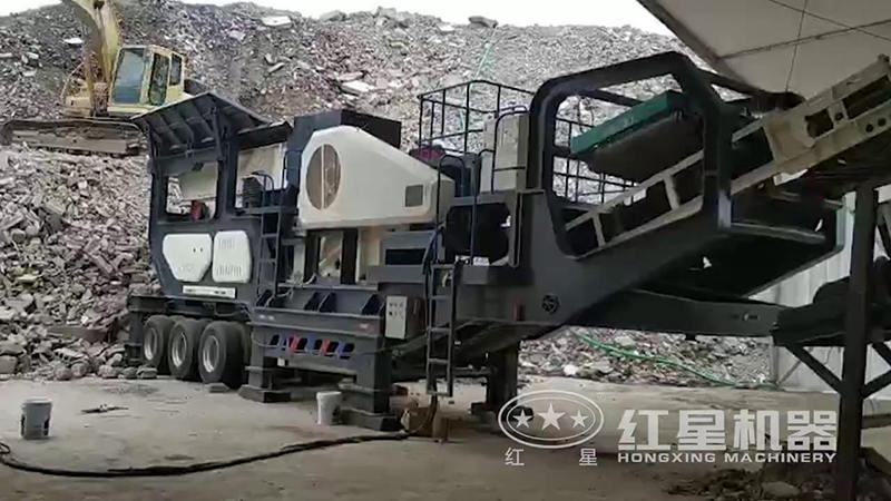 移动石子加工机粗碎作业环节