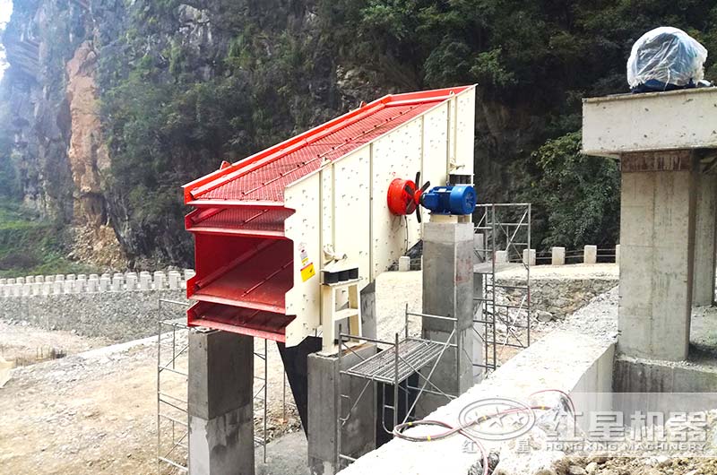 达州沙场圆振动筛安装现场