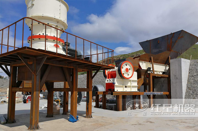 小型圆锥矿山碎石机现场